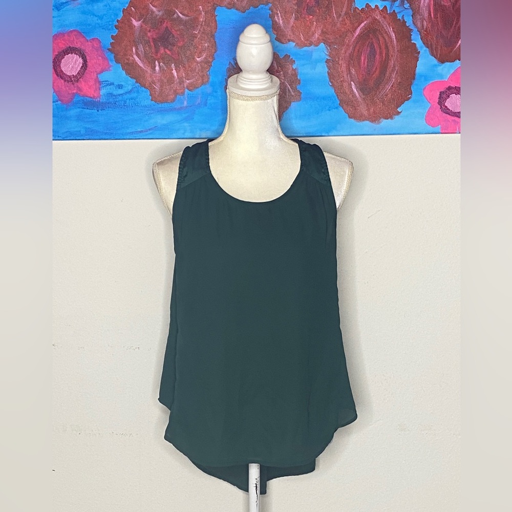 🌸 Green Woman’s Tank Top
